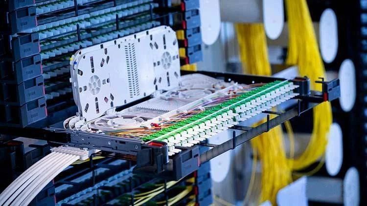 Fibre splicing and testing